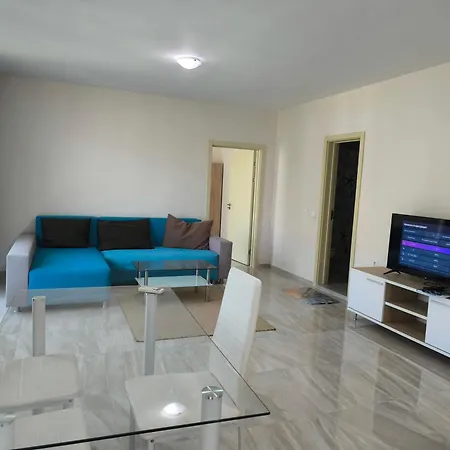 Dom-el Real 3 - Amerikana Apartment