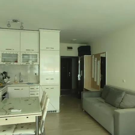 Dom-el Real 3 - Amerikana Apartment *